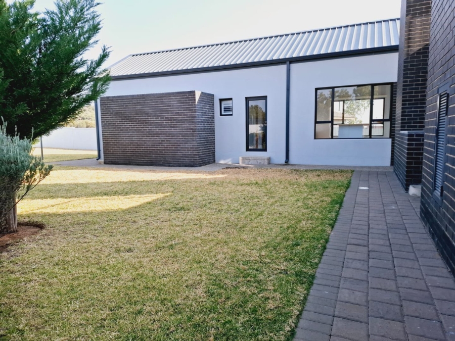 5 Bedroom Property for Sale in Somerton Estate Free State